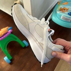 Nike women’s waffle debut 6 white